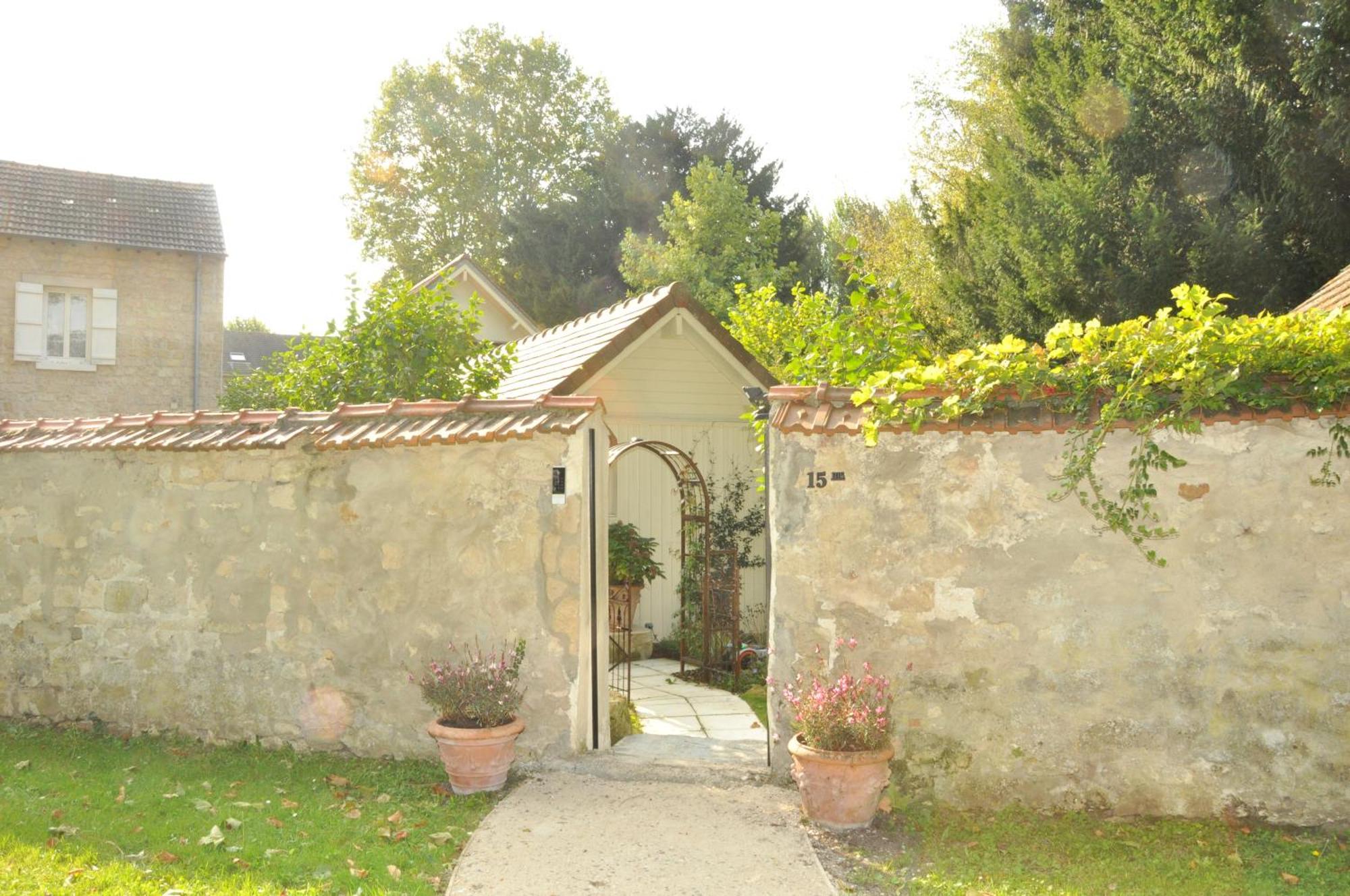 Nouveau Au Coeur De L'Isle Adam - Le Clos De L'Isle Bed & Breakfast Exterior foto